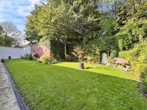 Communal Gardens- click for photo gallery